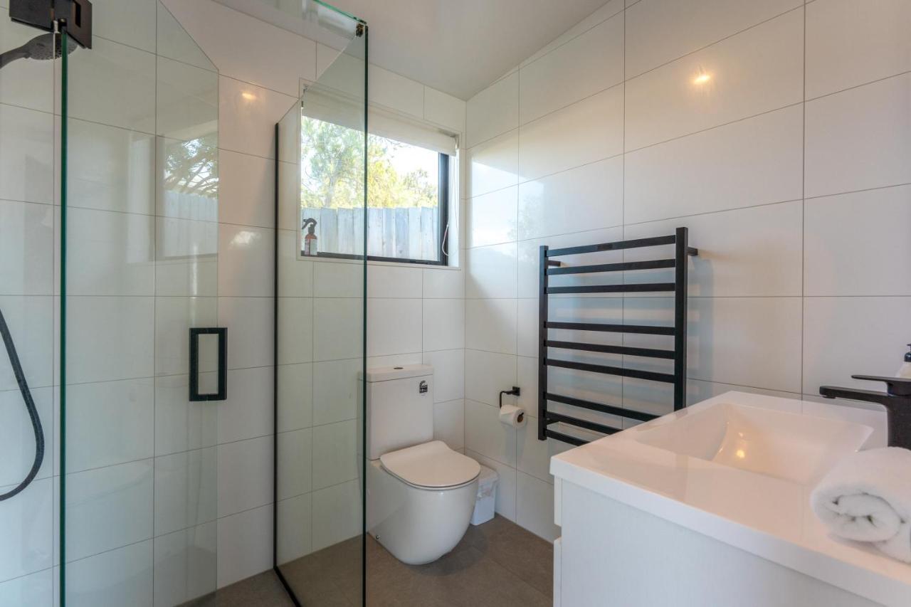 Luna Cottage. Stunning Ocean Views On Waiheke Oneroa Екстериор снимка