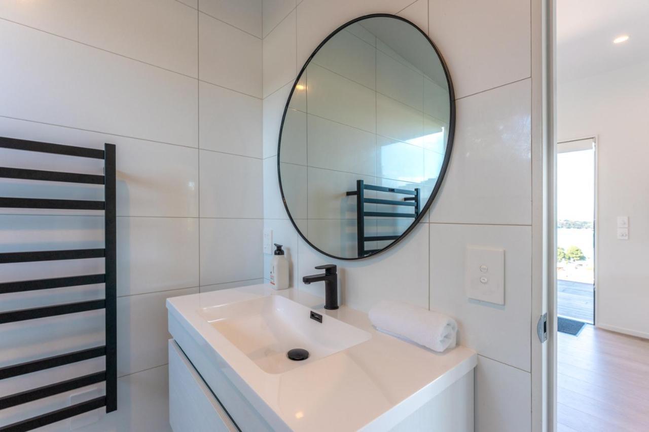 Luna Cottage. Stunning Ocean Views On Waiheke Oneroa Екстериор снимка