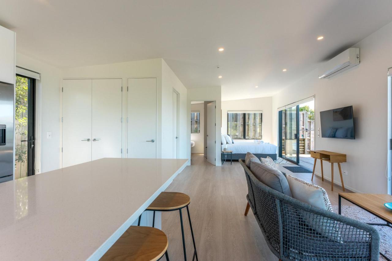 Luna Cottage. Stunning Ocean Views On Waiheke Oneroa Екстериор снимка